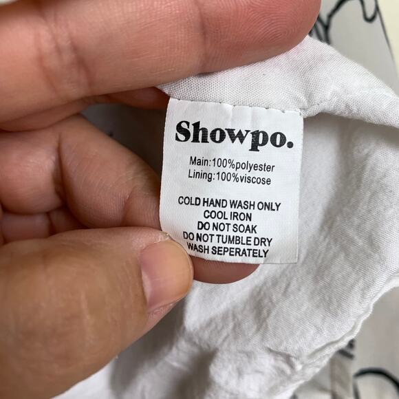 Showpo white & black minimalistic floral abstract line crop sleeve blouse Size 4 - Picture 4 of 6